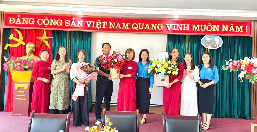 ĐẠI HỘI CỦA ĐỔI MỚI-DÂN CHỦ-ĐOÀN KẾT-PHÁT TRIỂN 