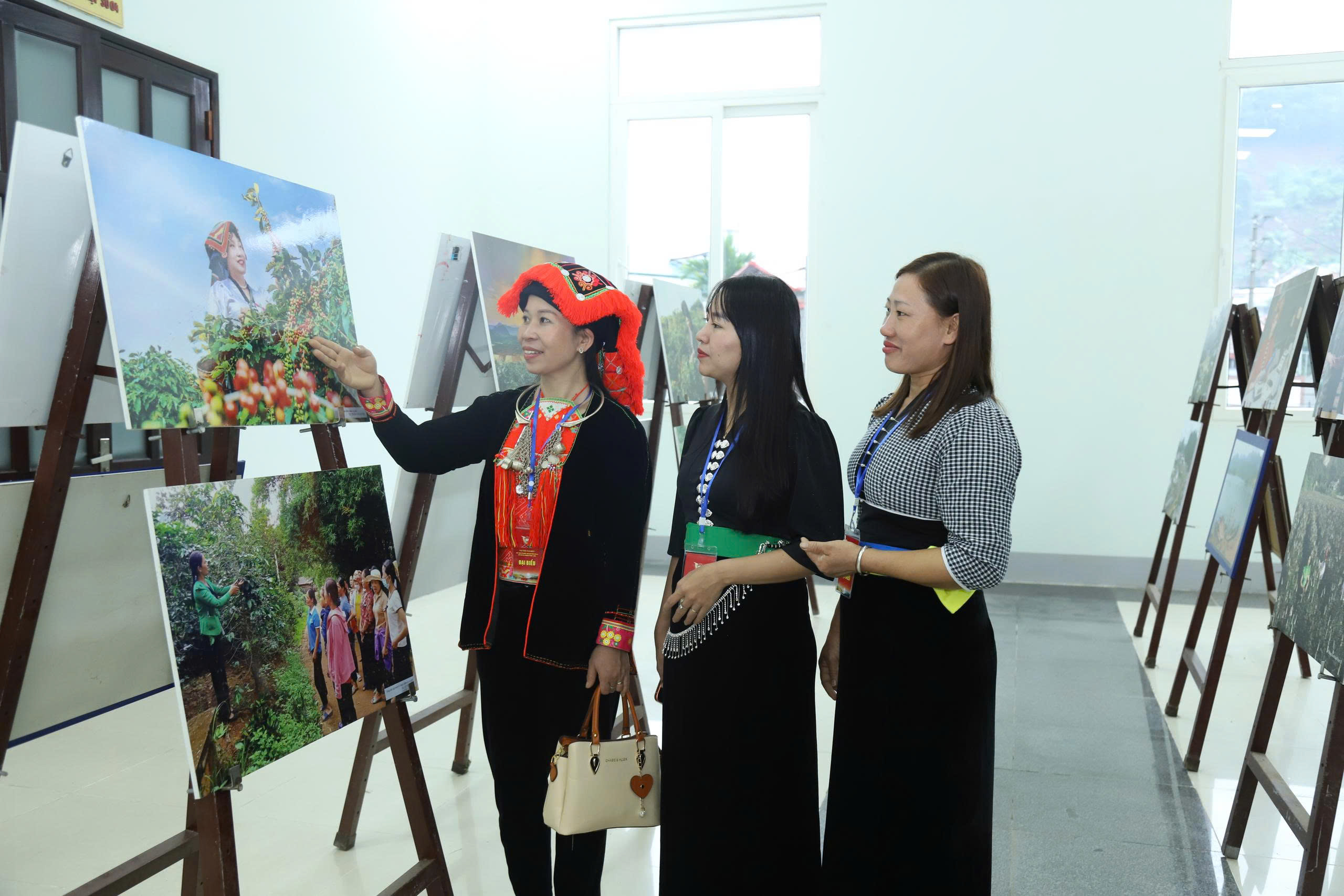 Triển lãm ảnh Dấu ấn phát triển KT-XH và sức mạnh khối đại đoàn kết tỉnh Sơn La