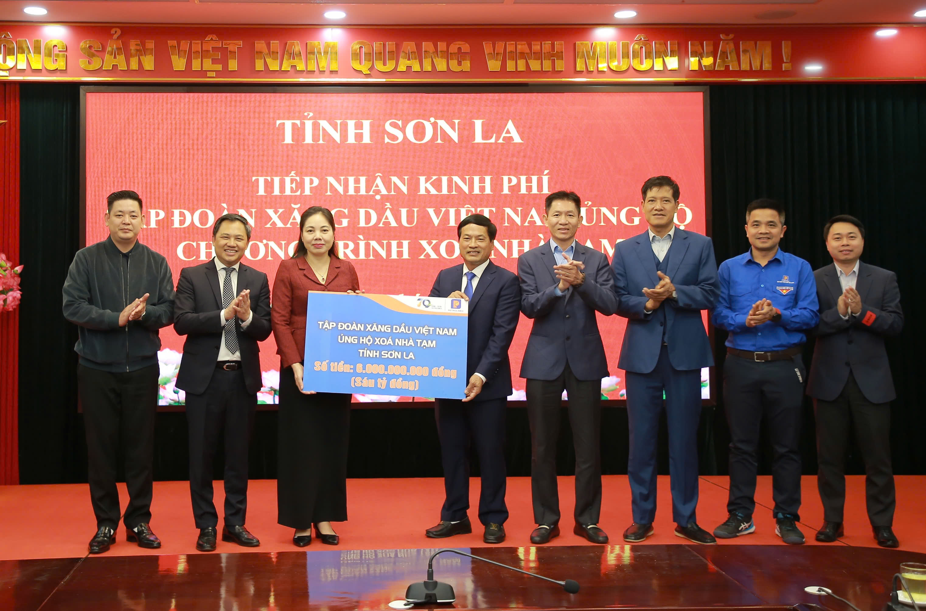 Tập đoàn Xăng dầu Việt Nam ủng hộ chương trình xóa nhà tạm trên địa bàn tỉnh Sơn La