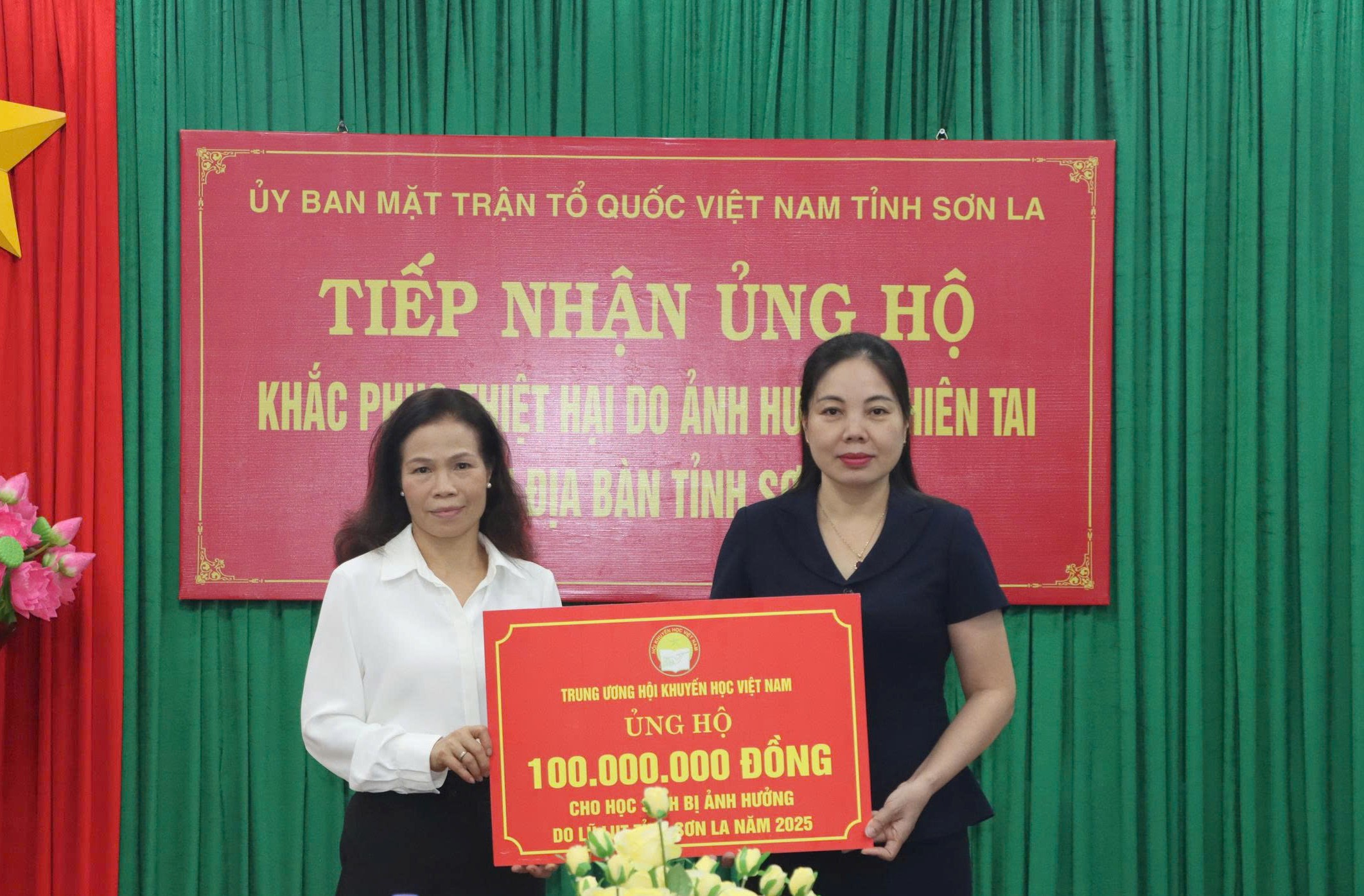 Tiếp nhận ủng hộ khắc phục hậu quả thiên tai