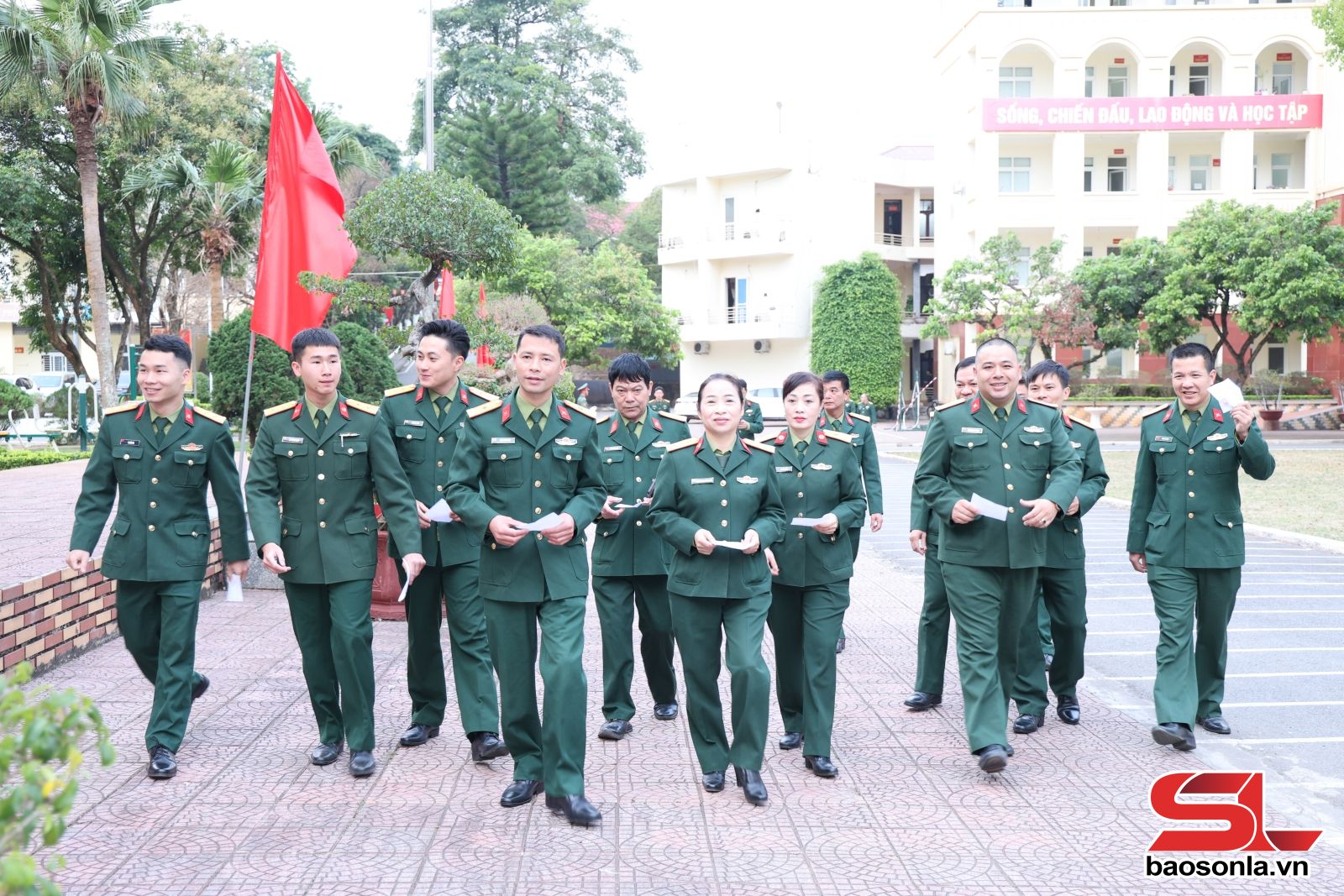 Cử tri Bộ Chỉ huy Quân sự tỉnh phấn khởi tham gia bầu cử