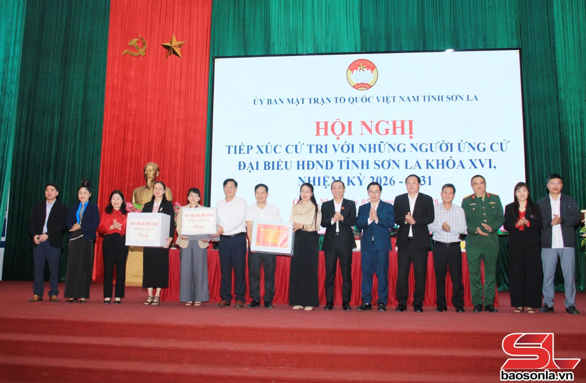 Cử tri xã Quỳnh Nhai kỳ vọng vào chương trình hành động của các ứng cử viên đại biểu HĐND tỉnh