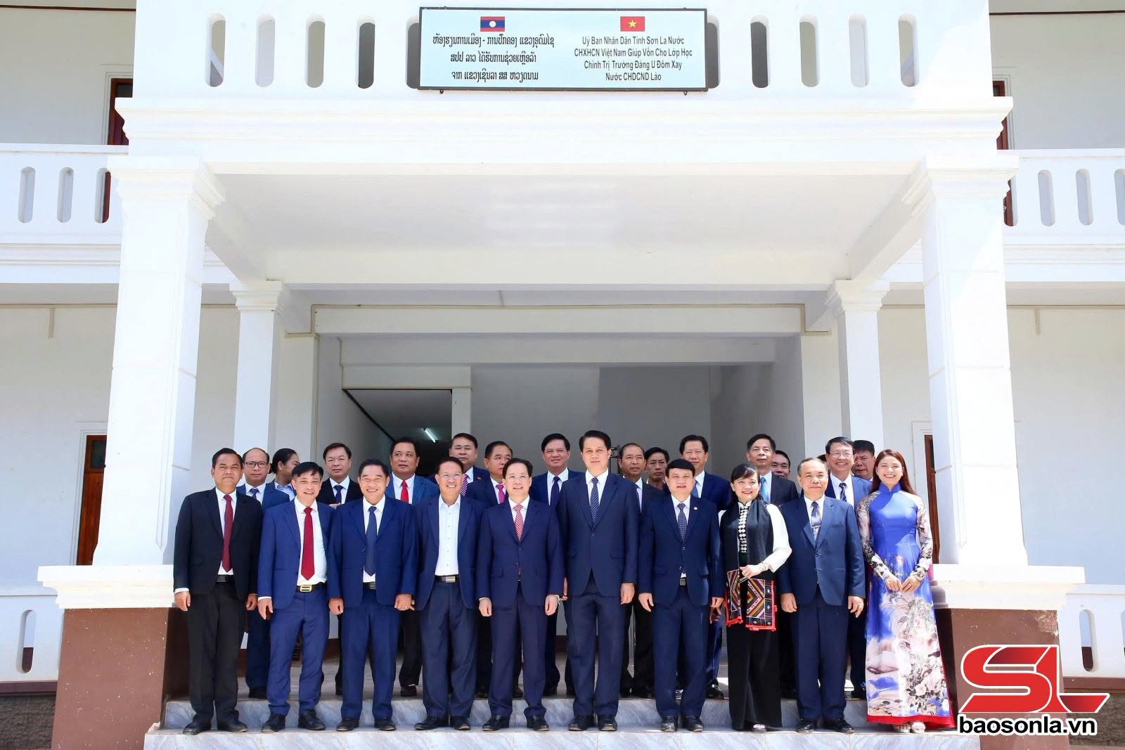 Bàn giao công trình nhà lớp học Trường Chính trị - Hành chính tỉnh U Đôm Xay