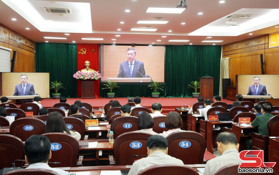 Nghiên cứu, học tập, quán triệt, triển khai thực hiện Nghị quyết của Bộ Chính trị về phát triển kinh tế có vốn đầu tư nước ngoài