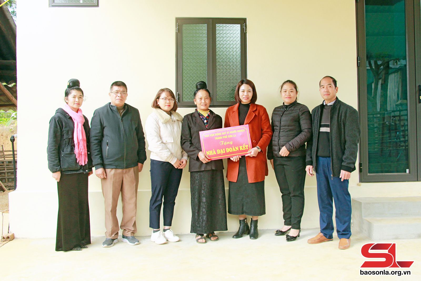 Khánh thành, gắn biển nhà Đại đoàn kết cho 2 hộ nghèo