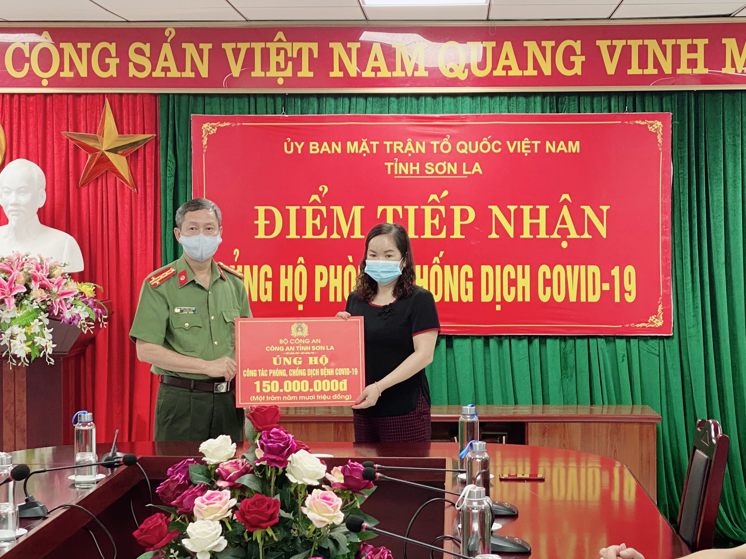 Công an tỉnh Sơn La ủng hộ phòng, chống dịch bệnh Covid-19